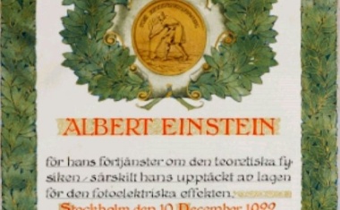 Einsteins Nobelpreis: Verspätet und in Abwesenheit