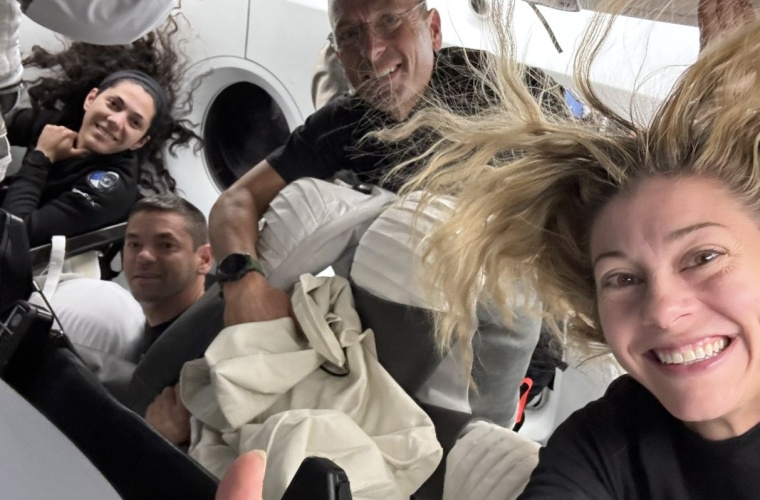 Dieses Selfie sandte die Crew von Polaris Dawn nach dem ersten kommerziellen...