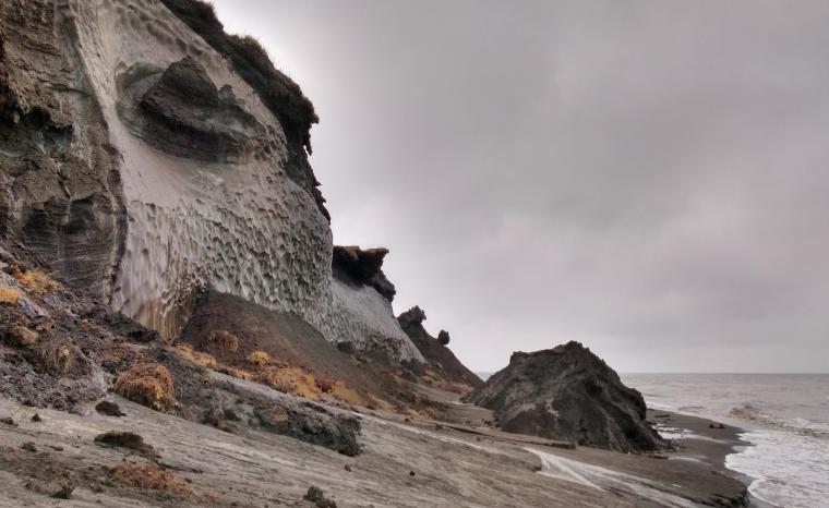 Abb.: Erosion von Permafrost, hier auf der Insel Muostach in der Laptewsee in...