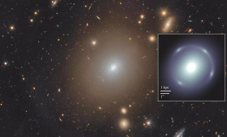 Abb.: Der helle Ring um das Zentrum der Galaxie NGC 6505 ist ein...