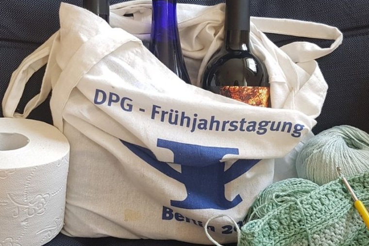 Der Foto-Wettbewerb „DPG-Tagungstaschen on tour“ geht weiter, wenn auch...