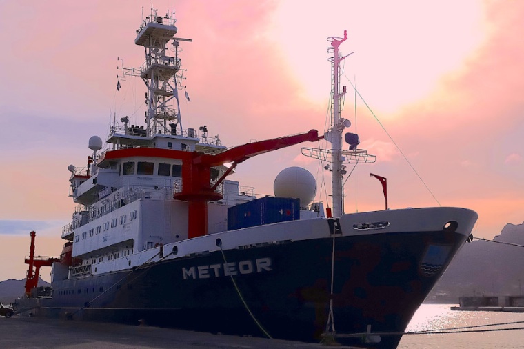 Abb.: Die Expedition mit der Meteor startet in Montevideo mit Kurs auf den...