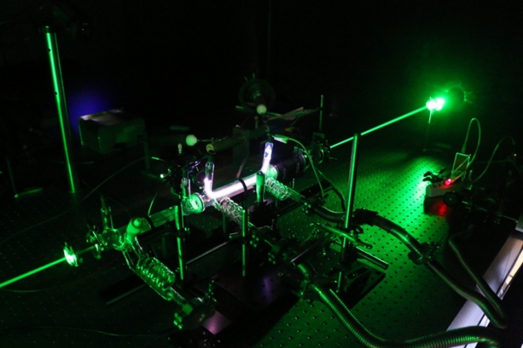 Im Labora­toire de Physique des Plasmas an der Ecole Poly­tech­nique in...