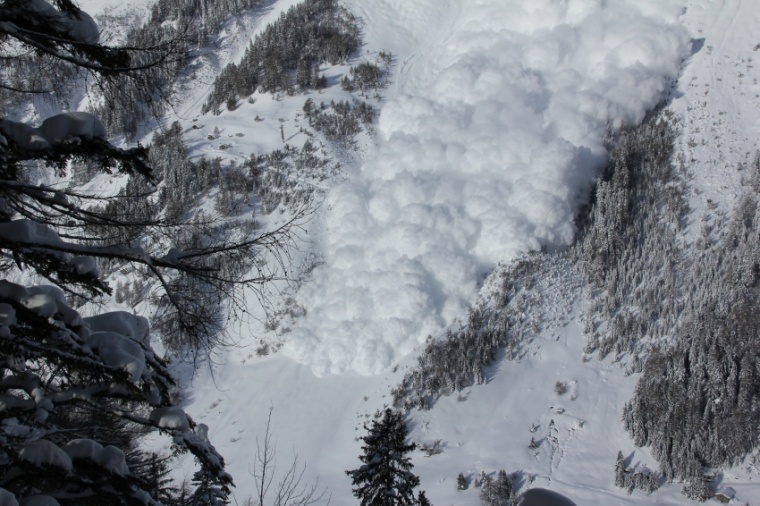 Abb.: Lawinenversuch im Testgelände Vallée de la Sionne, Wallis, Schweiz...