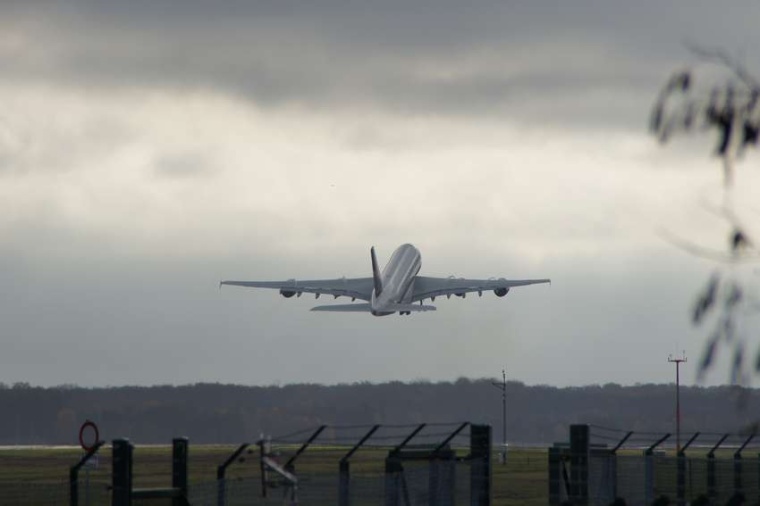 Abb.: Schmieröl in den heißen Abgasen von Flugzeugturbinen kann...